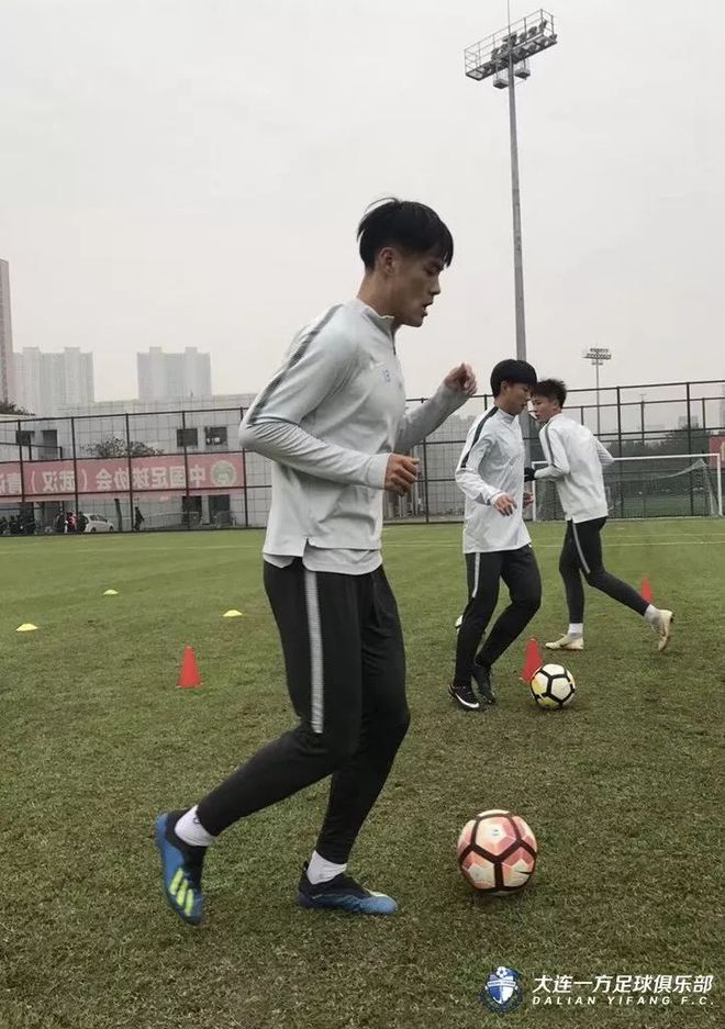 包含久石担任新主帅后首秀成功，大连一方再夺胜利的词条