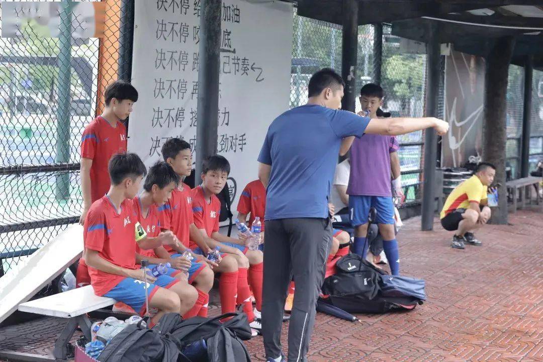 熊猫直播平台-全队表现出色,角逐中轻松取胜