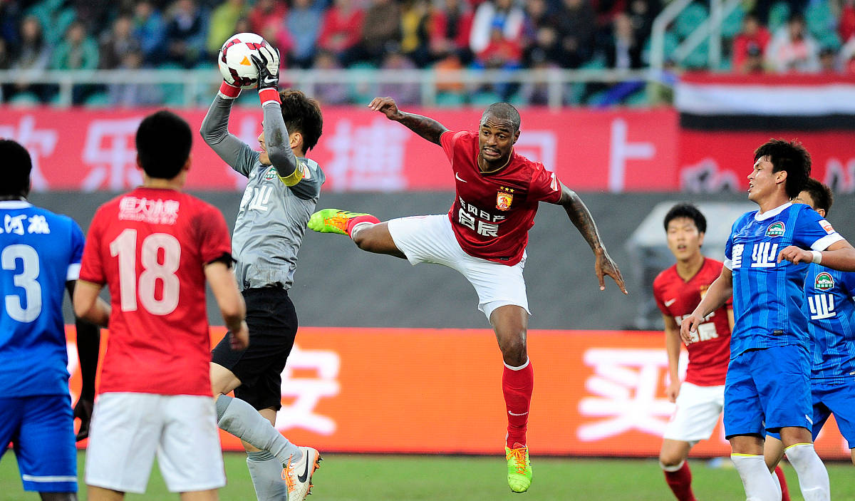 瓦朗谢纳在客场取得胜利，表现出色