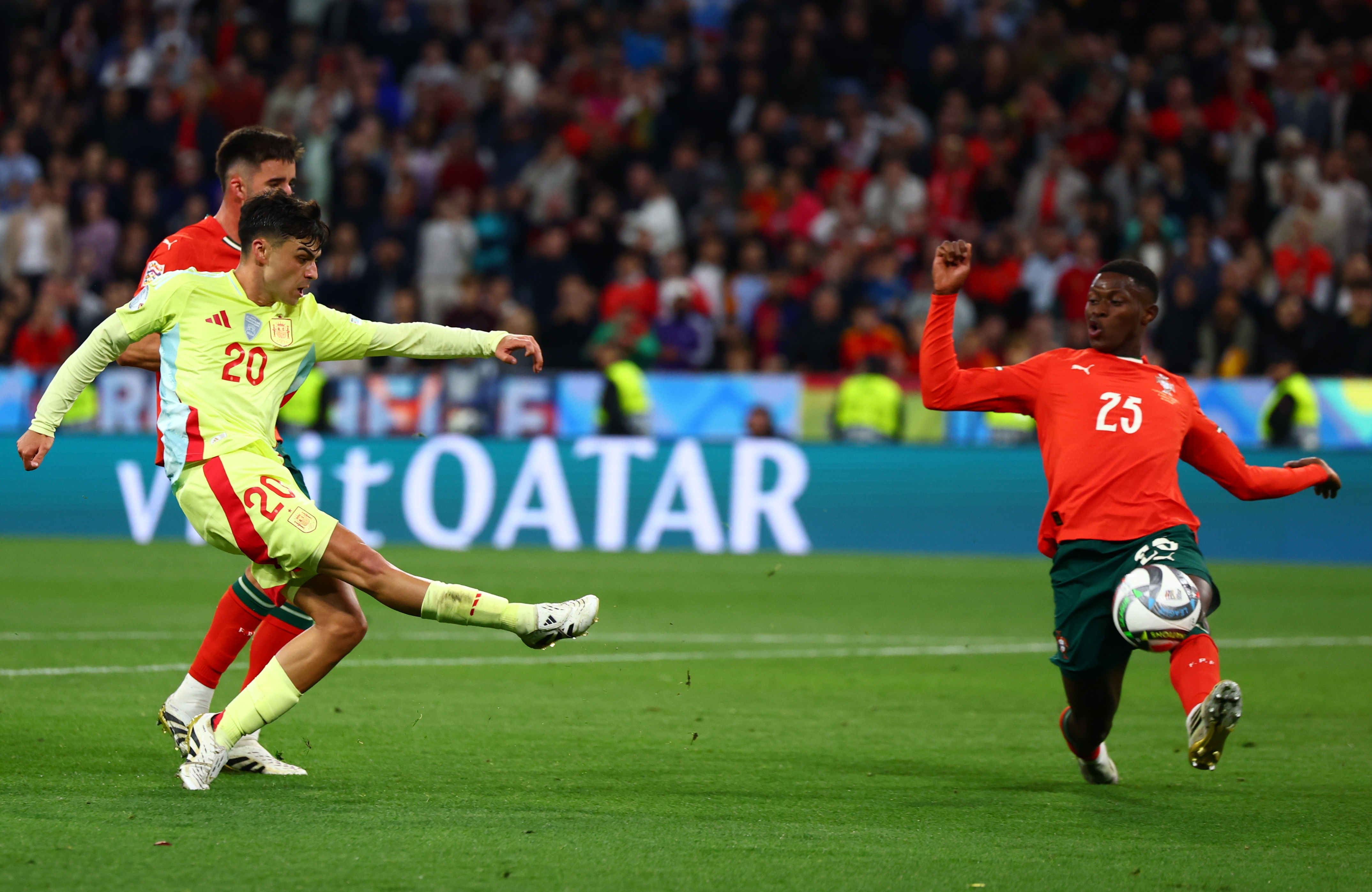 体育赛事直播-葡萄牙足球队取得重要胜利,积分榜上升