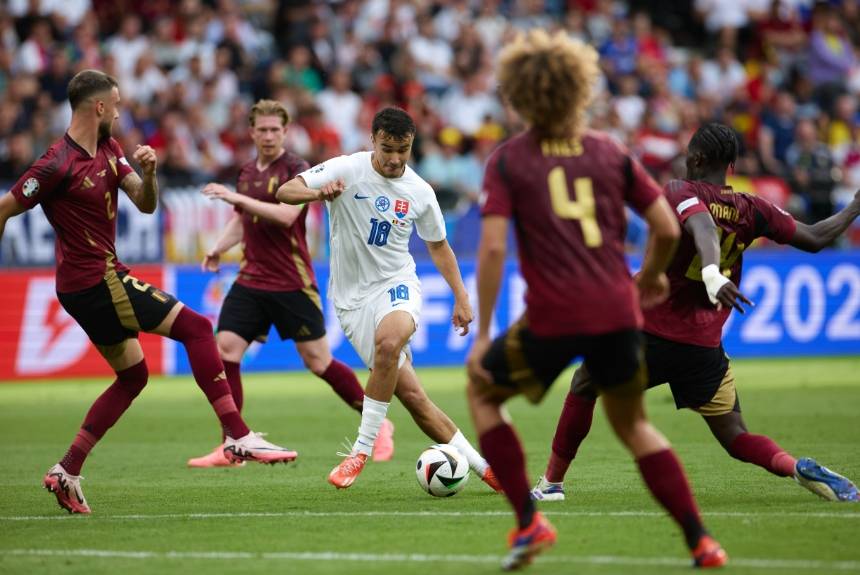 比利时球迷热情支持，球队备战下一场