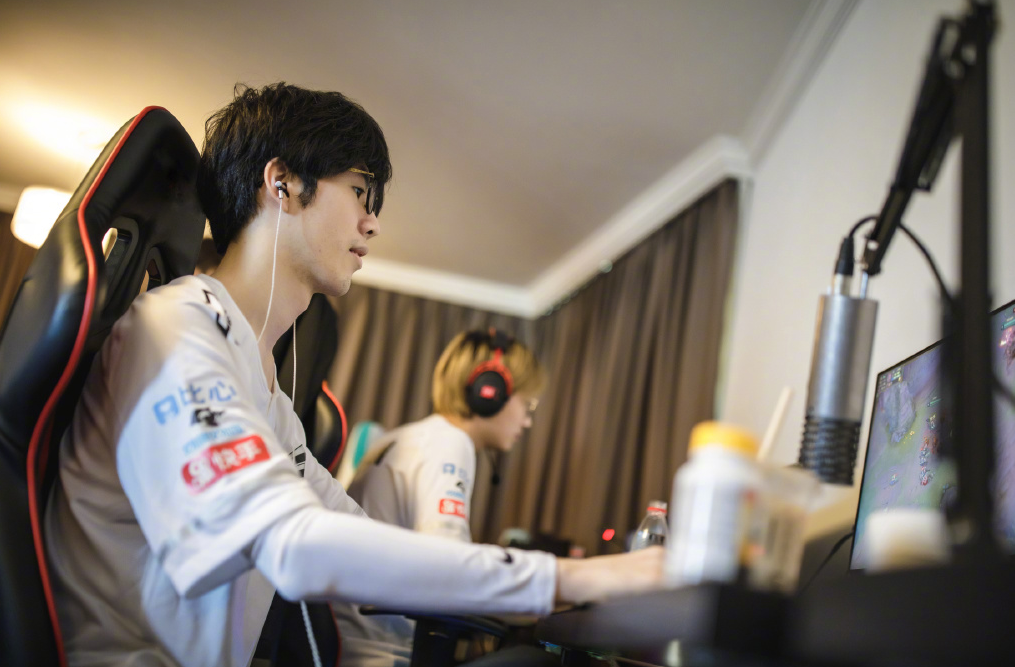 IG绝杀SHR，Ming关键团战开团秒人鏖战多局淘汰赛，强势挺进下一轮的简单介绍