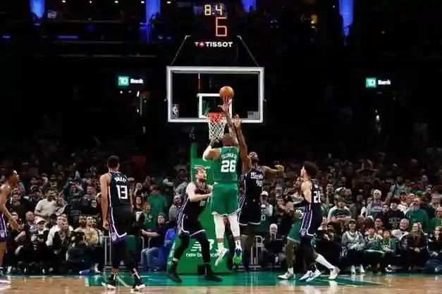 凯尔特人客场战胜雄鹿，厄文发挥出色