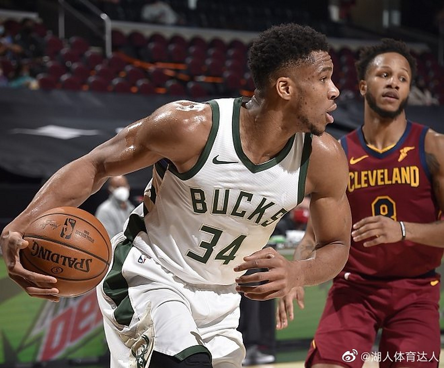 雄鹿再胜马刺，步行者擒黄蜂