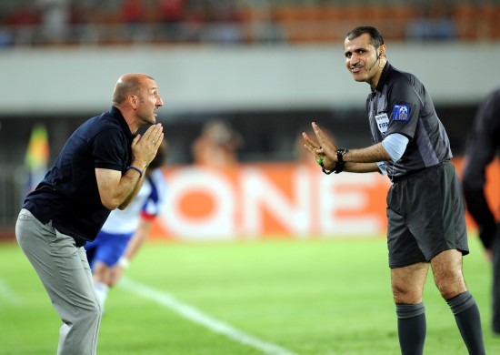 体育赛事直播-包含开拓者主帅因不满判罚遭罚款,言论受到批评的词条