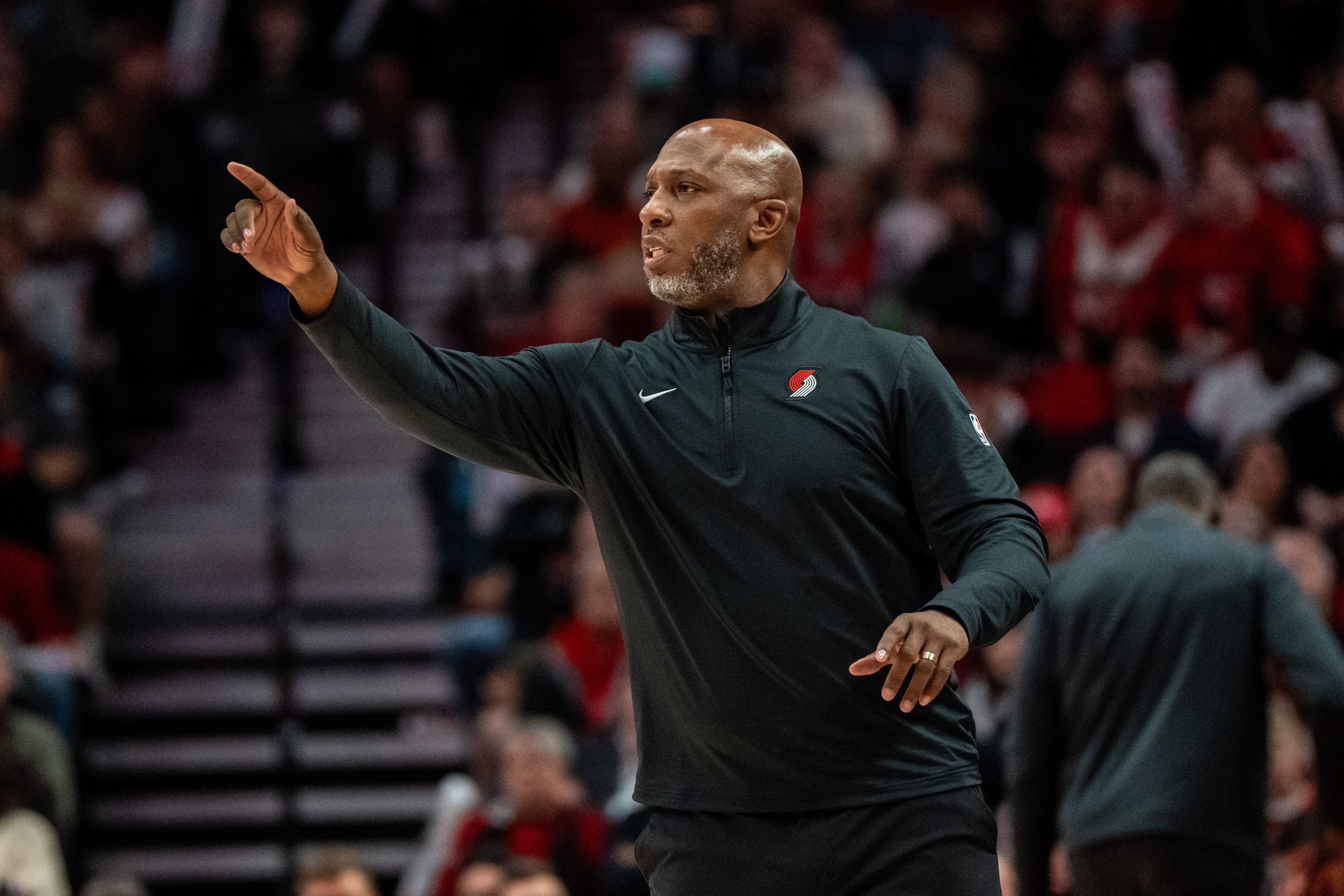 熊猫体育app-开拓者队主场输给老鹰队,球队表现不佳