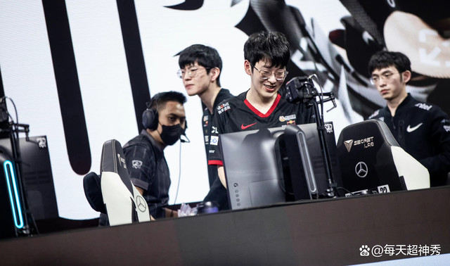 熊猫体育-关于FNC翻盘MAD,Scout开启传奇时刻焦点之战四强赛,成为赛场最大亮点的信息