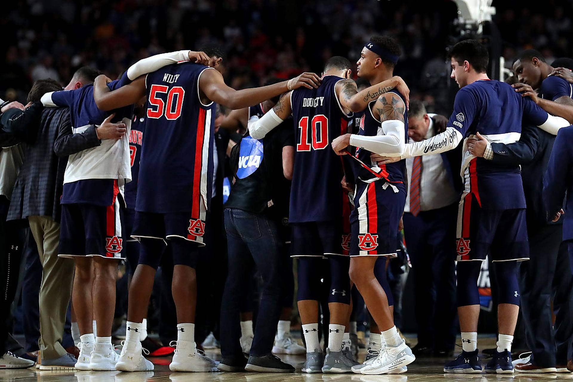 快船主场大胜篮网，取得三连胜