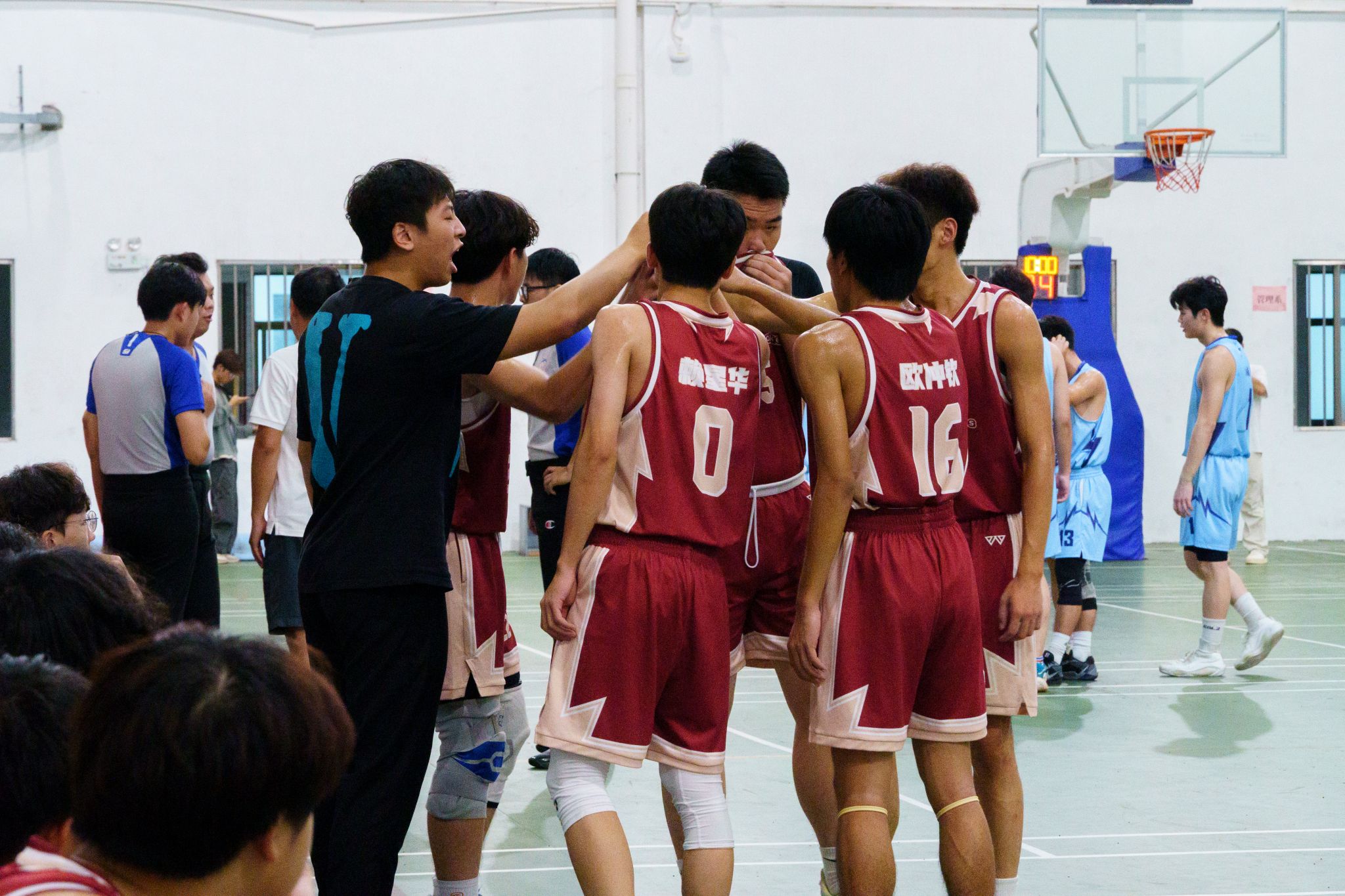 关于激情燃烧：体育赛场上的激烈对决的信息