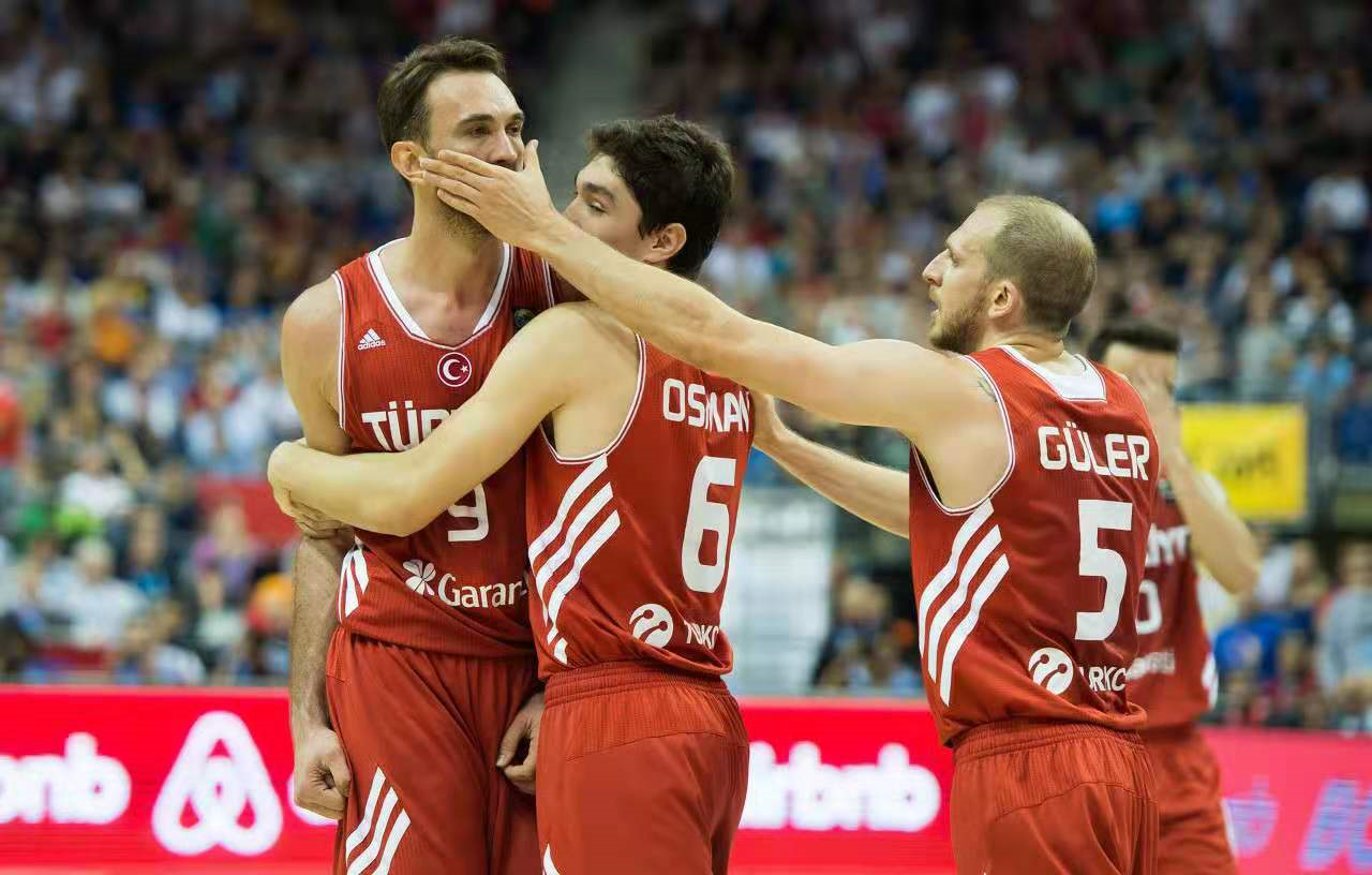 熊猫体育直播-包含美国队因失误频频输球,中国队赢得胜利的词条