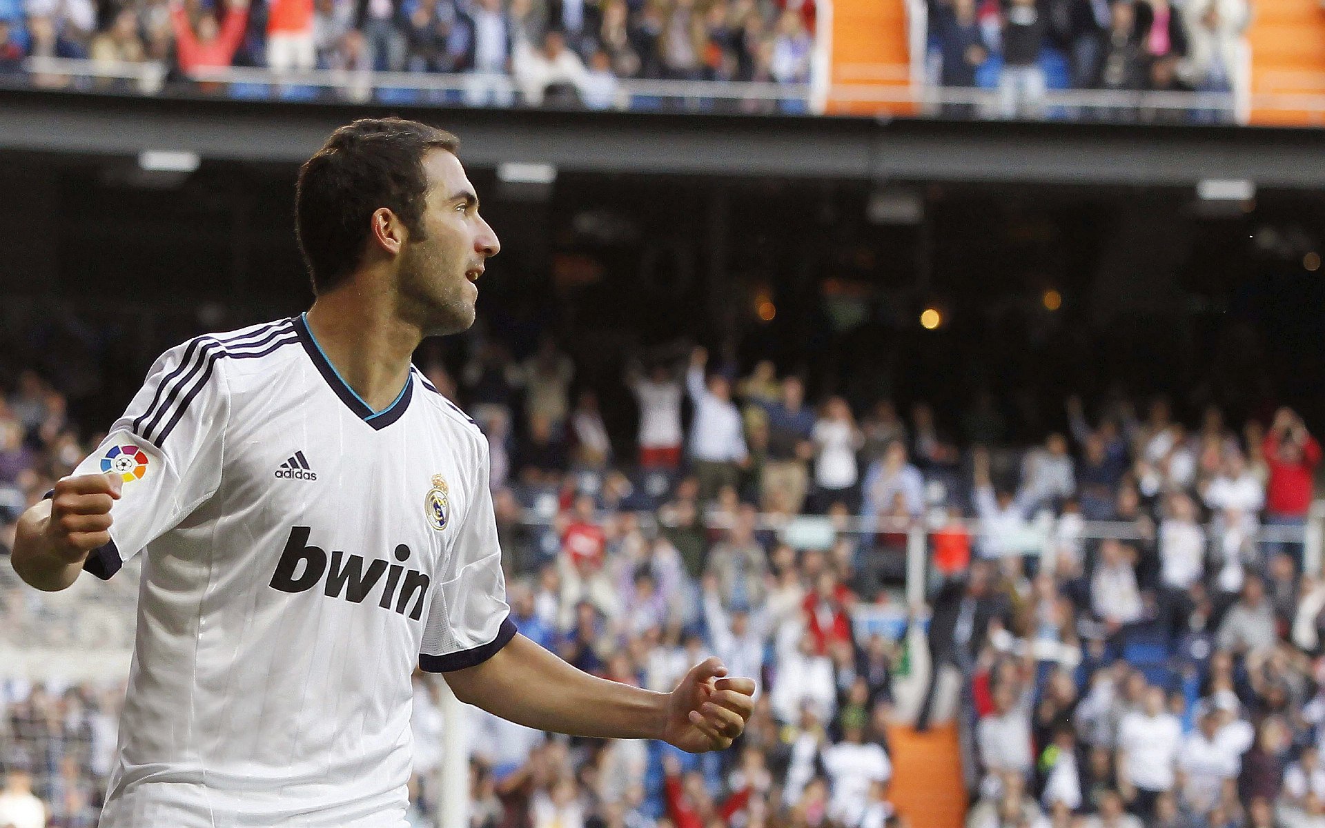 赛道暗流与孤勇之舞,当马丁鏖战红牛,拉塞尔刺破天际